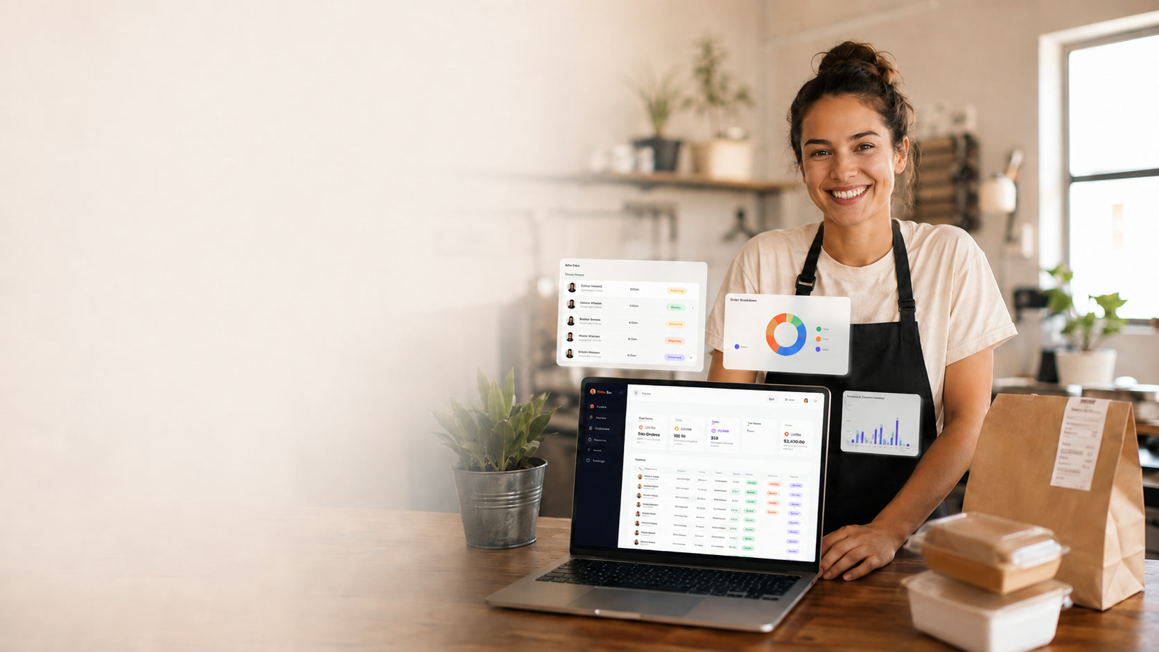 Dona de restaurante sorrindo com o painel DeskFood aberto no notebook — pedidos, estoque e margem